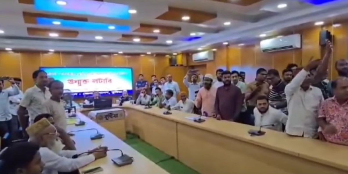 কুষ্টিয়ায় ওএমএস ডিলার নির্বাচনে জেলা প্রশাসকের সম্মেল কক্ষে হট্টগোল..