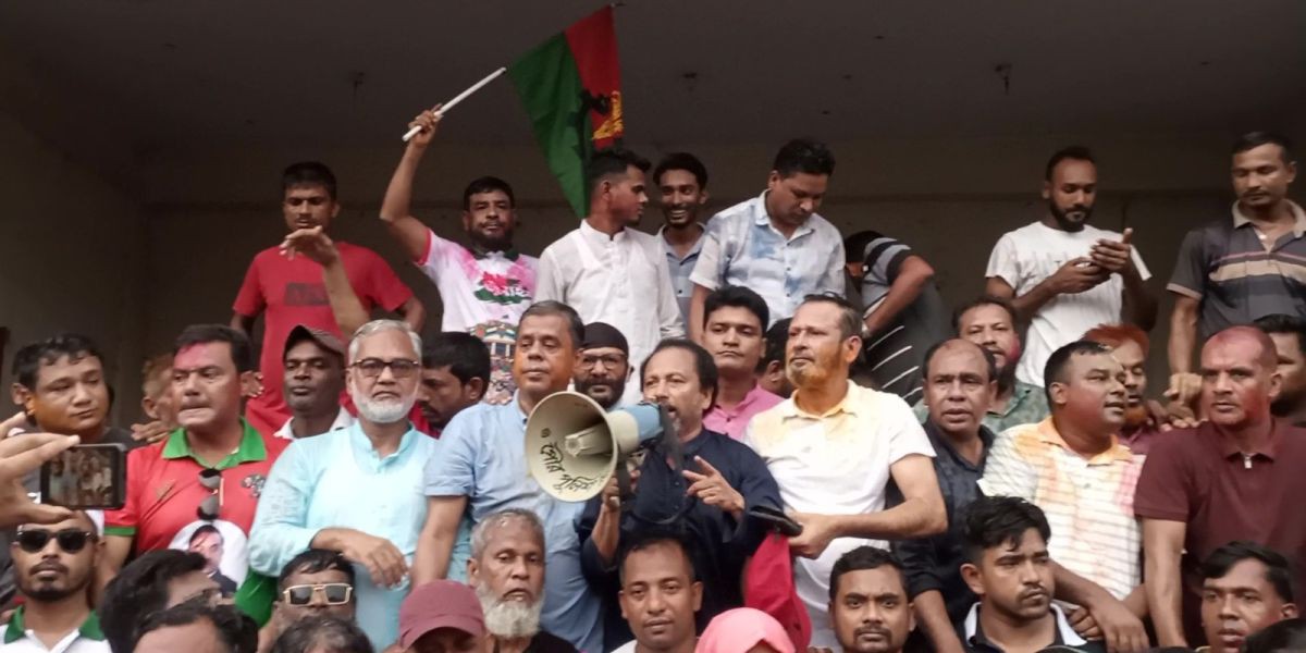 বৃষ্টিকে উপেক্ষা করে ঐক্যের শক্তি— সিরাজগঞ্জে জুলাই গণঅভ্যুত্থানের প্রথম বর্ষপূর্তি উদযাপন..