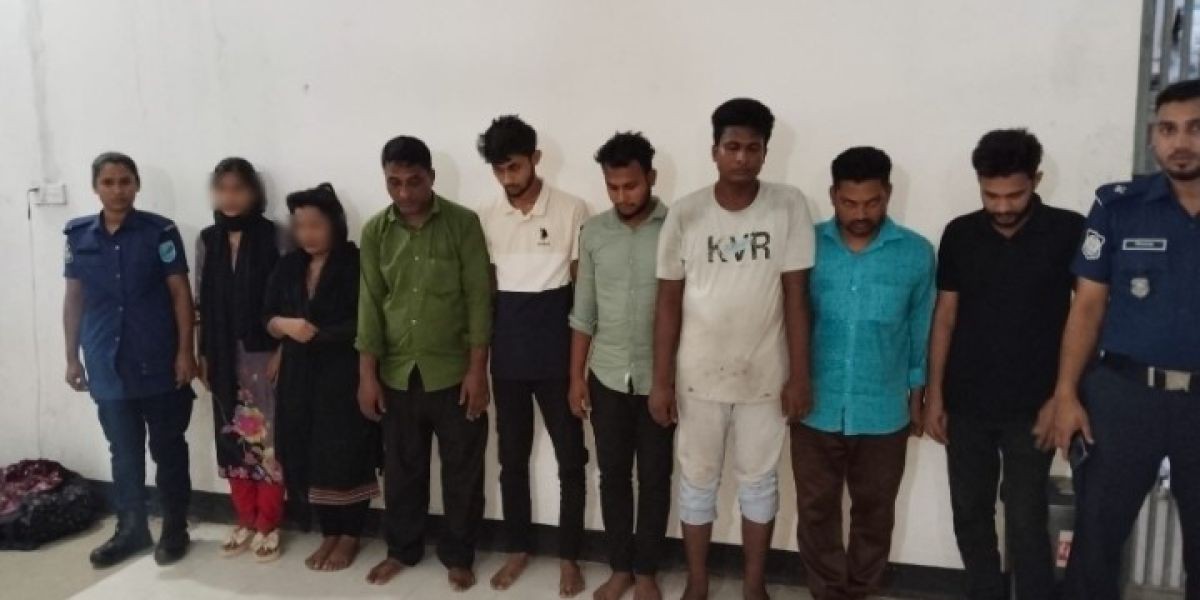 আশুলিয়ায় অসামাজিক কার্যকলাপে অভিযোগে একটি আবাসিক হোটেলে অভিযান চালিয়ে ২ নারী সহ আটজনকে আটক করেছে পুলিশ।..