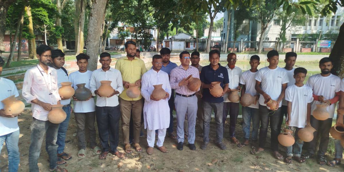 ক্ষেতলাল উপজেলা চত্বরে ‘পাখি কলোনি’ প্রকৃতি ও মানুষের সহাবস্থানের এক অভিনব উদ্যোগ..