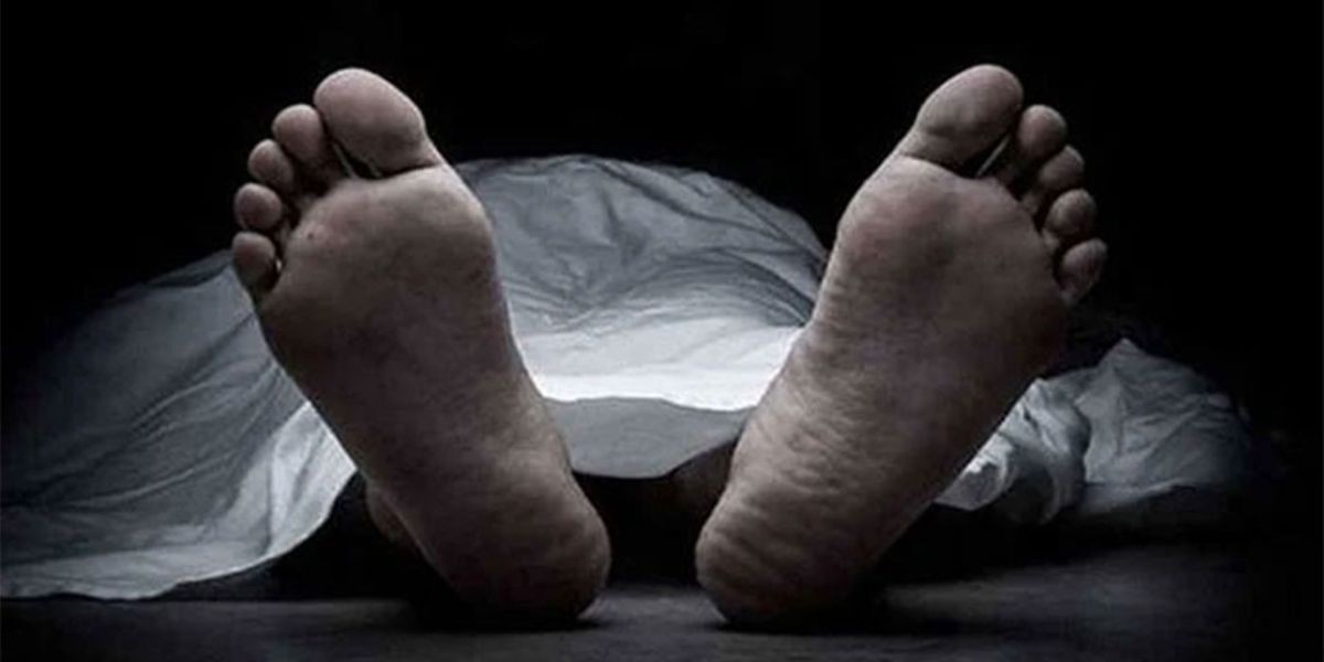 সাবেক কলেজ অধ্যক্ষের চাতাল থেকে অজ্ঞাত পরিচয় মরদেহ উদ্ধার..