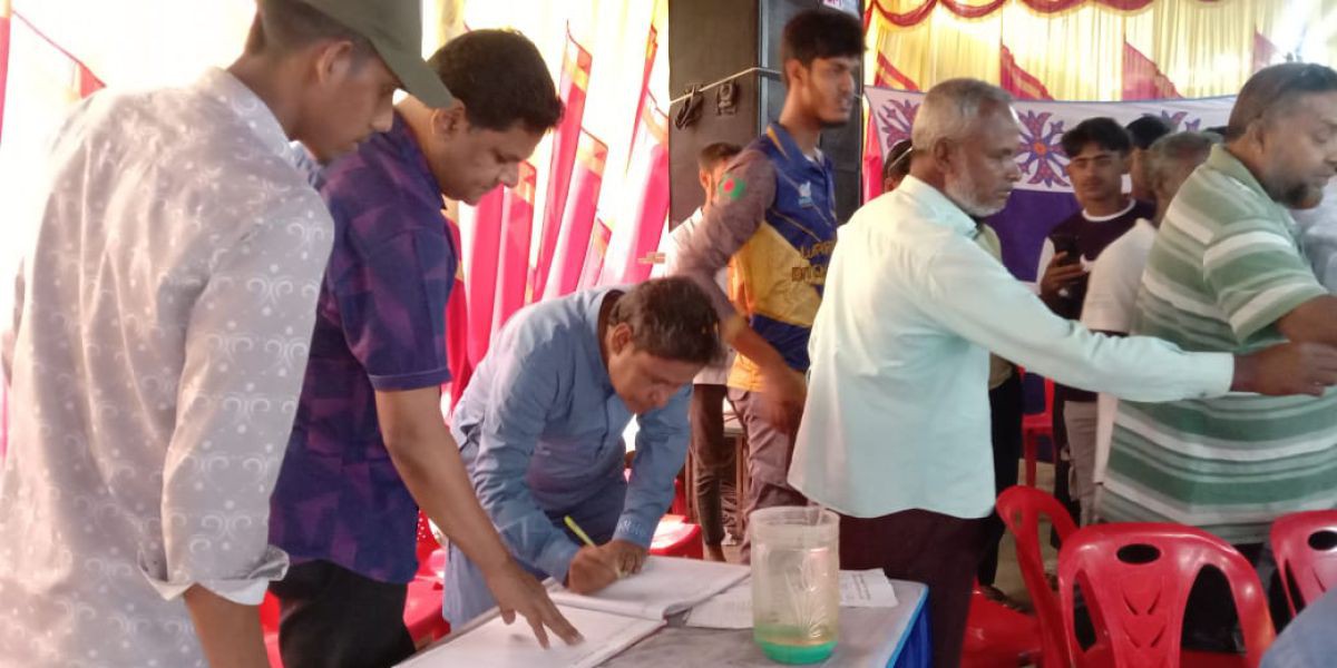 কালাইয়ে দুর্গাপূজা মণ্ডপ পরিদর্শনে সাবেক এমপি গোলাম মোস্তফা..
