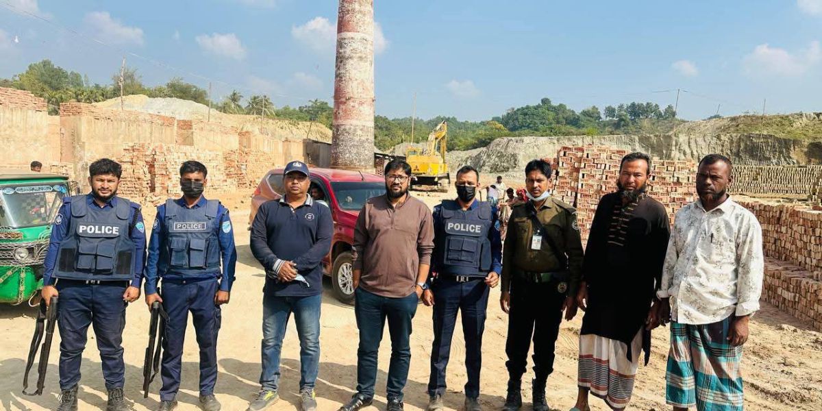 লামার ফাইতংয়ে ইটভাটায় মোবাইল কোর্ট পরিচালনা: ৪ ভাটাকে ৮ লাখ টাকা জরিমানা..