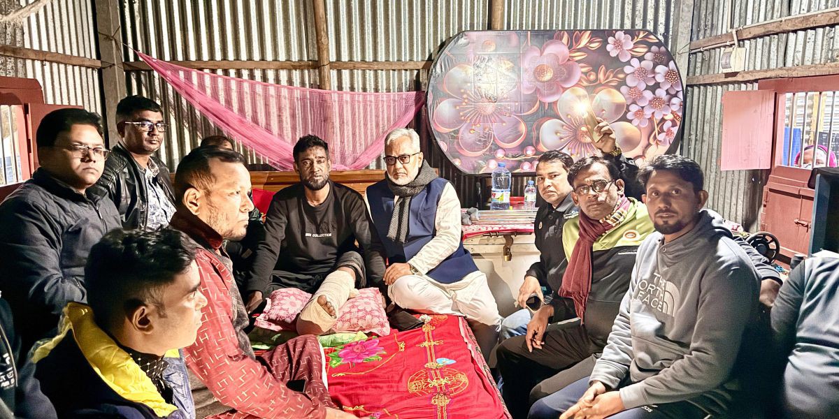 দুঃসময়ে আহত কামরুলের পাশে বিএনপি নেতা মির্জা মোস্তফা জামান..