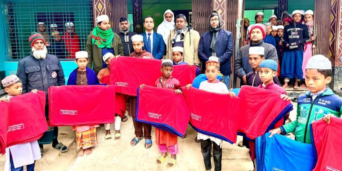ইউএনওর উদ্যোগে এতিম শিশুদের কম্বল উপহার