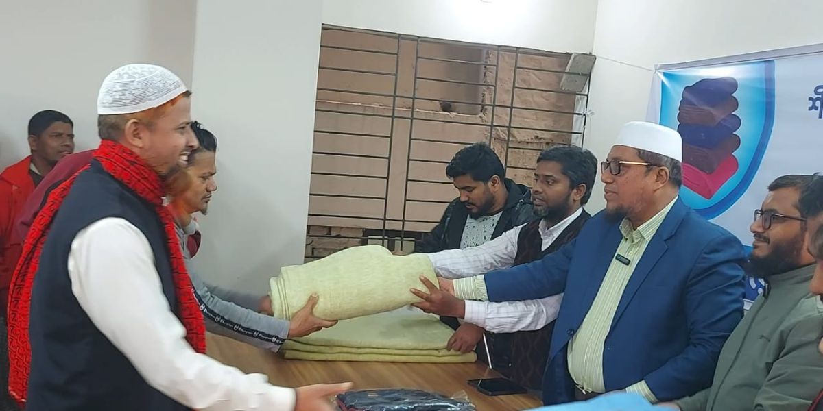 ভয়েস অব ইনসাফ ফাউন্ডেশনের উদ্যোগে শীতবস্ত্র বিতরণ