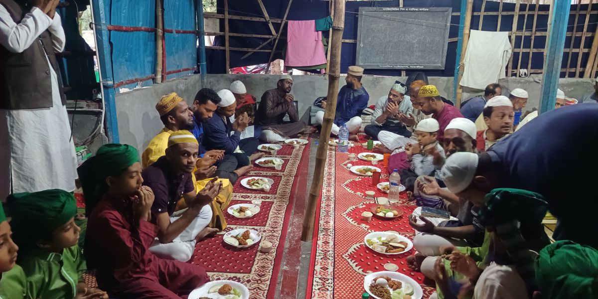 মানবিক উদ্যোগ: এতিমদের সঙ্গে ইফতার করলেন বিএনপি নেতৃবৃন্দ..