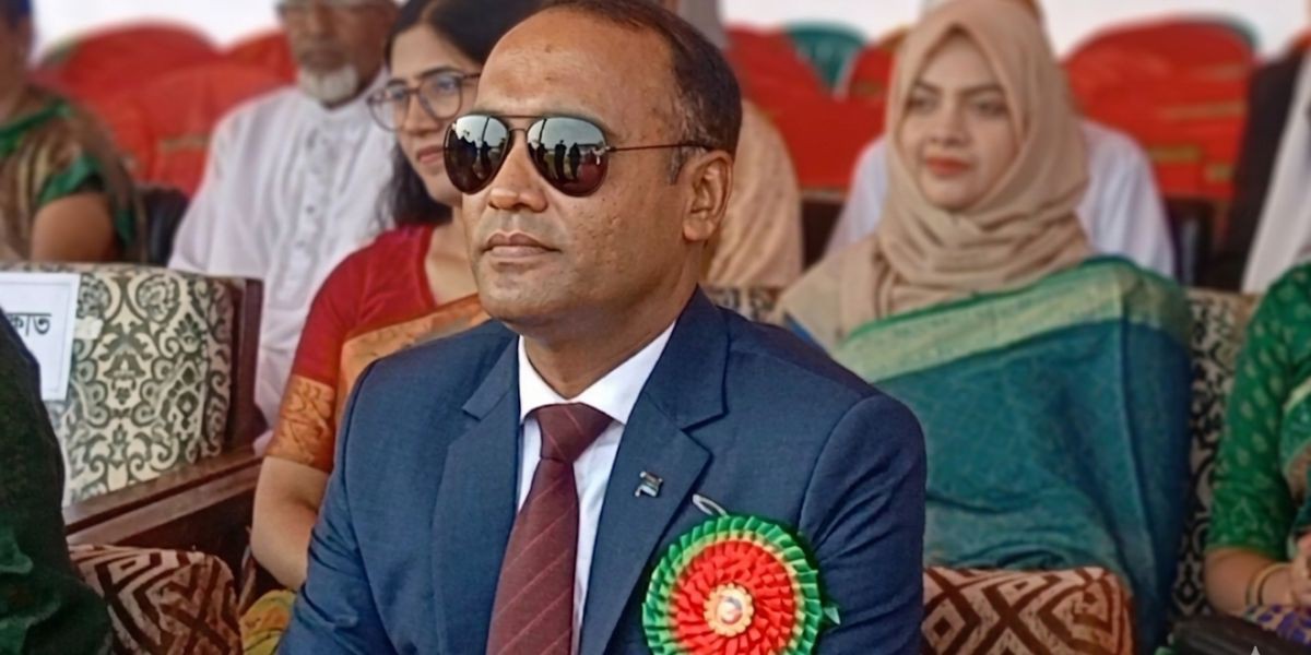 কোটি টাকা লোপাট : পটুয়াখালীর এতিমদের ত্রাতা হয়ে লড়ছেন ডিসি ড. মোহাম্মদ শহীদ হোসেন চৌধুরী        ..