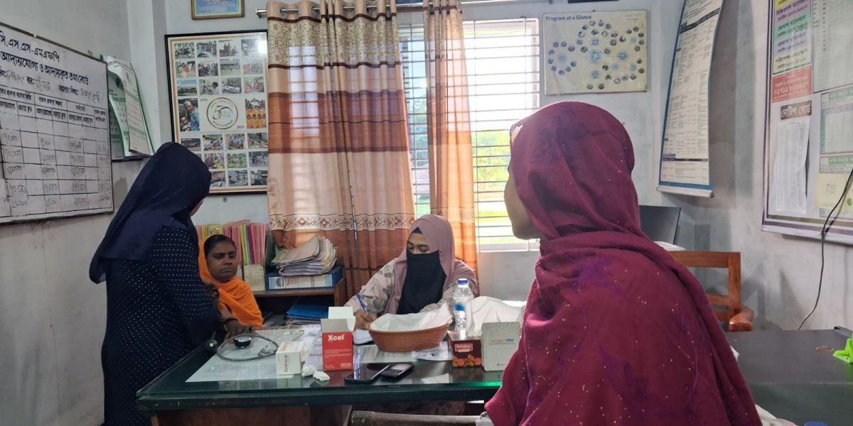 যশোরে সিএসএস'র উদ্যোগে শতাধিক মা ও শিশুকে বিনামূল্যে চিকিৎসা সেবা..
