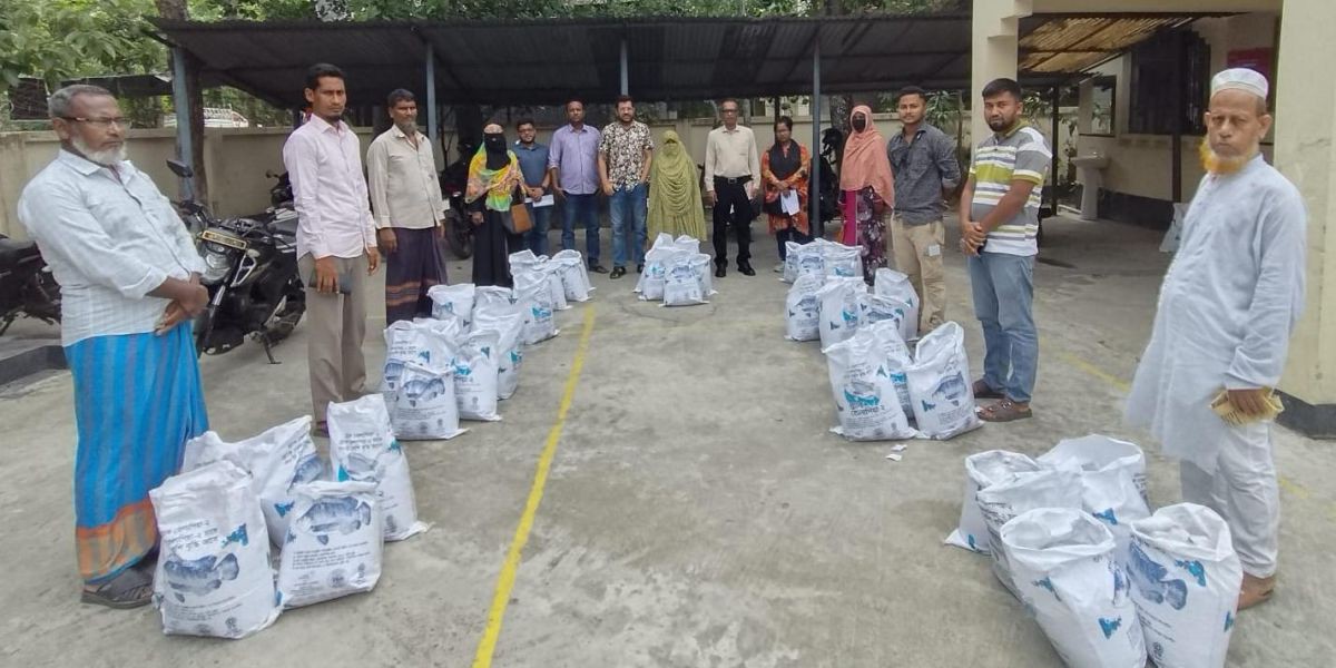 বরগুনায় ব্র্যাকের উদ্যোগে ২০ মৎস্য চাষীর মাঝে ৫০ হাজার মাছের পোনা বিতরণ..
