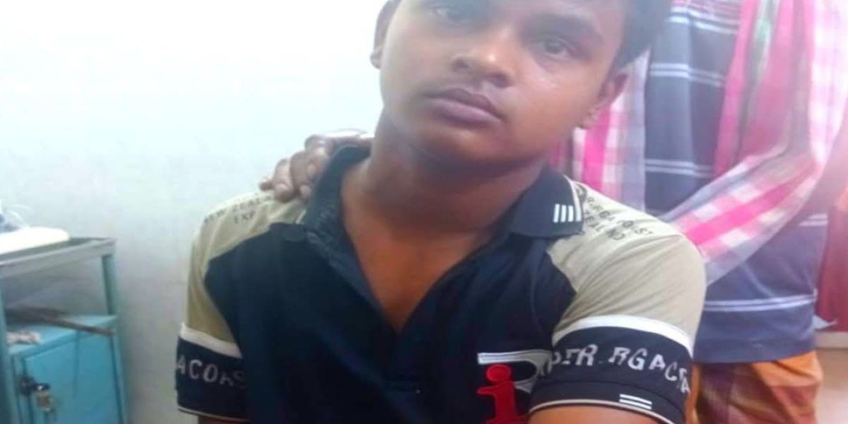 ভোলাহাট চরধরমপুর মাদ্রাসা মোড়ে বাকিতে সিগারেট না পেয়ে দোকানদার ছুরিকাঘাতে, আহত ..