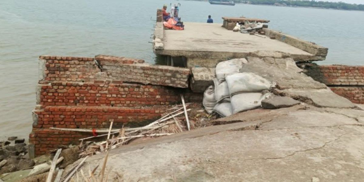 শ্যামনগরে গাবুরা-বুড়িগোয়ালিনী খেয়াঘাটে ভাঙ্গন