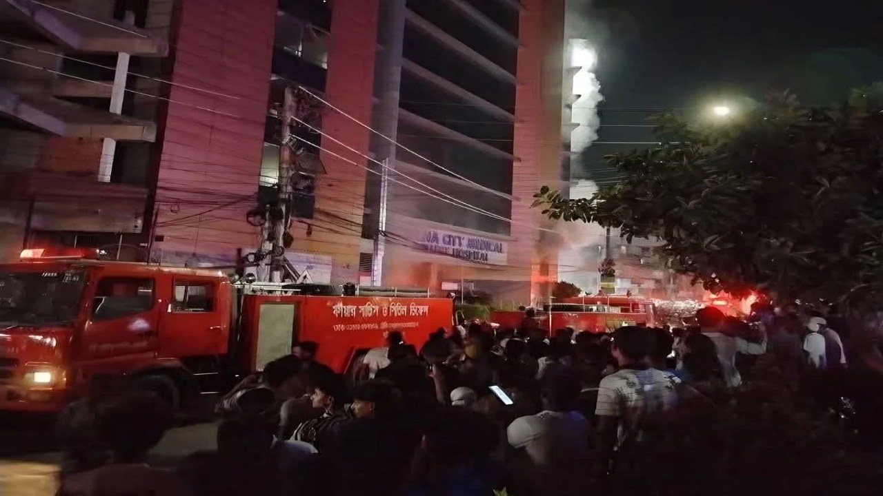⁣নগরীর ময়লাপোতা মোড় এলাকায় অবস্থিত খুলনা সিটি মেডিকেল কলেজ ও হাসপাতালে