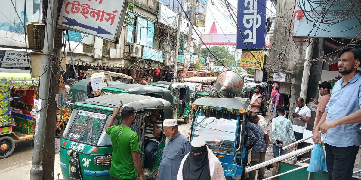চৌরাস্তা-নবীগঞ্জ রুটে অতিরিক্ত ভাড়া আদায়ের অভিযোগ, রাস্তা ভাঙার অজুহাতে যাত্রী হয়রানি....
