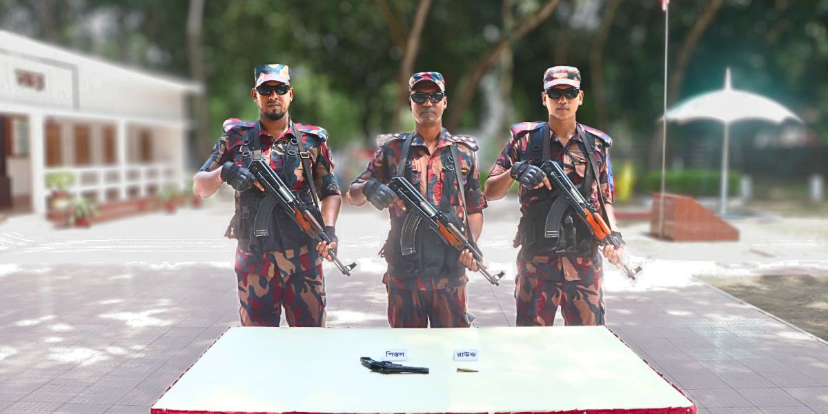 লালমনিরহাট সীমান্তে ১৫ বিজিবির বিশেষ অভিযানে  পিস্তল ও গুলি উদ্ধার।..