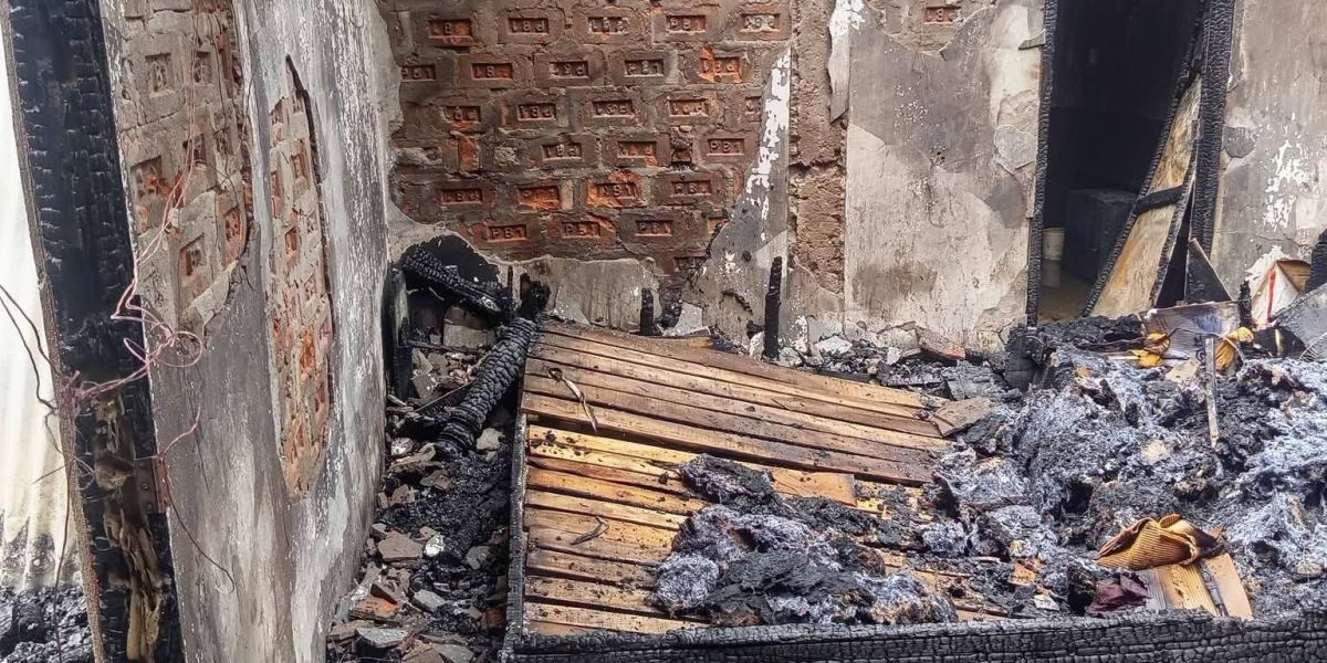 শিরোনাম: মান্না আহমেদের বাড়িতে হামলা ও অগ্নিকাণ্ডের বস্তুনিষ্ঠ খবর প্রচার: তালাশ টিভির কর্ণধার খালেদের বিরুদ্ধে ফেসবুক কাটছাঁট করা ভিডিও দিয়ে অপপ্রচার..