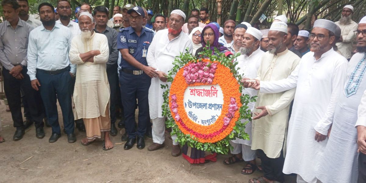 পাঁচবিবিতে শহীদ বিশালের কবরে উপজেলা প্রশাসনের শ্রদ্ধা নিবেদন..
