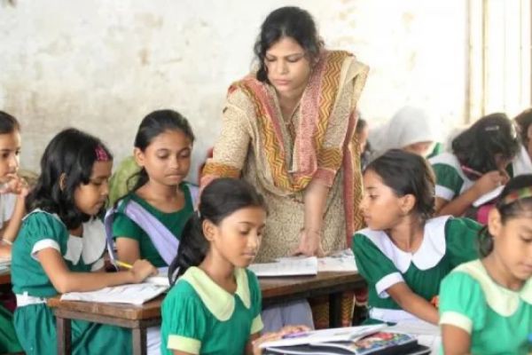 শিক্ষক নিয়োগে বাণিজ্য: মেধাহীনতার ফাঁদে শিক্ষাব্যবস্থা..