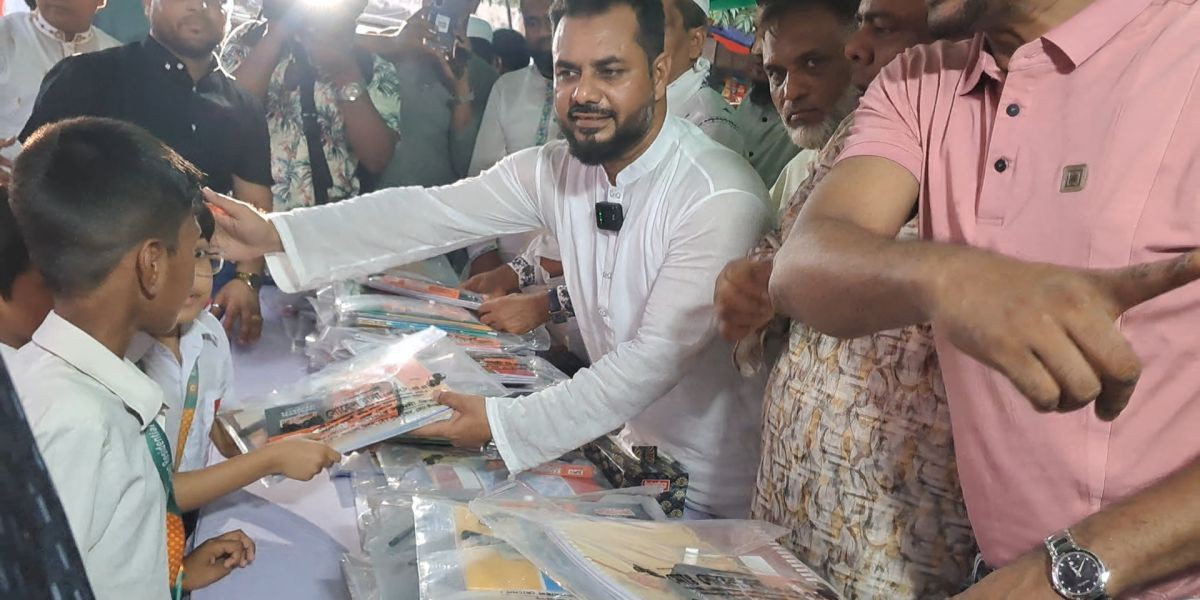 দক্ষিণ কেরানীগঞ্জে স্বেচ্ছাসেবক দলের শিক্ষা উপকরণ বিতরণ....