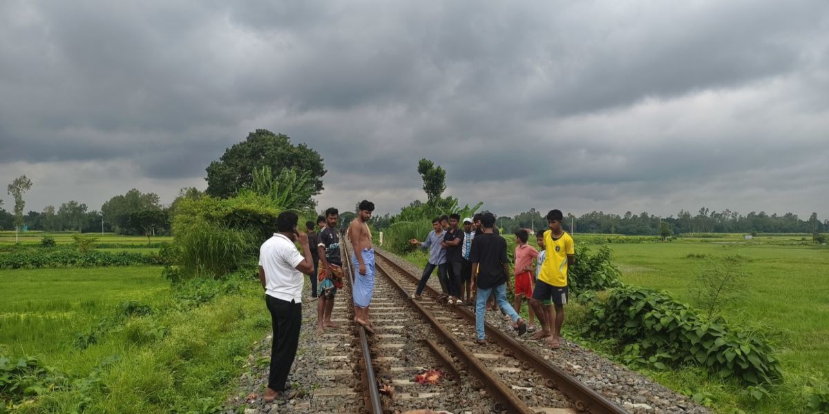 কামারখন্দে কুড়িগ্রাম এক্সপ্রেস ট্রেনে চাপা পড়ে অজ্ঞাত বৃদ্ধার মৃত্যু..