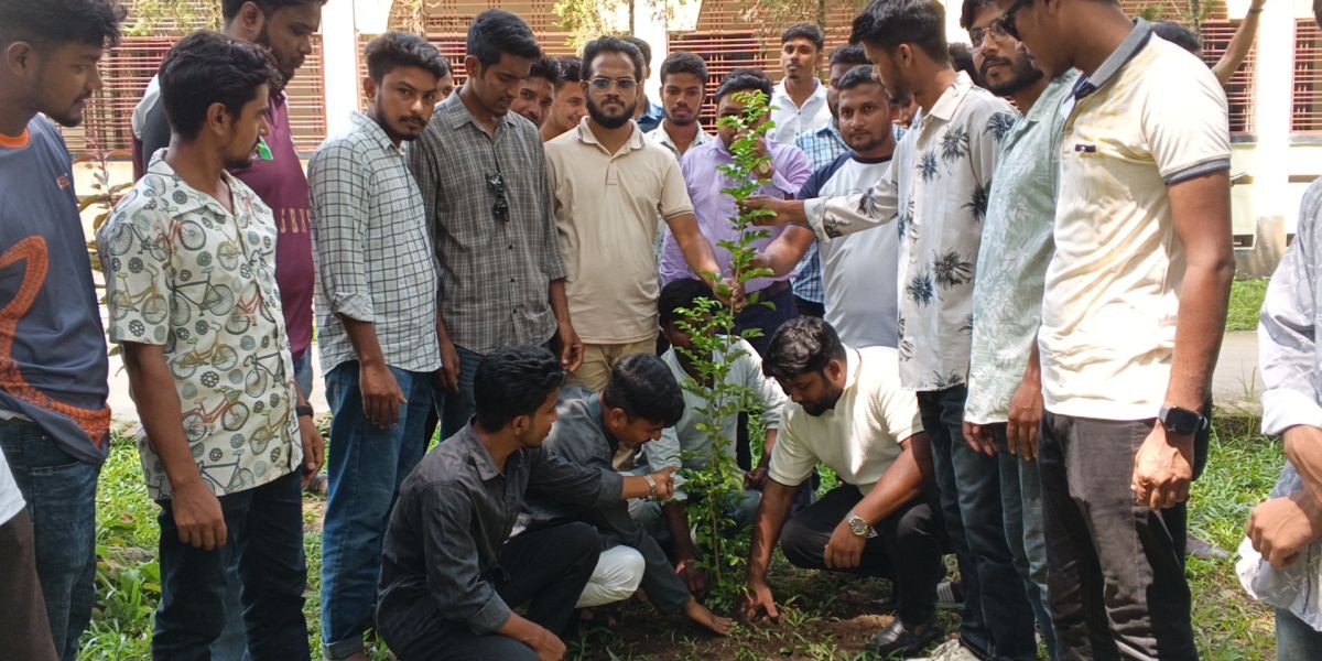 রুহিয়া ডিগ্রি কলেজে ছাত্রদলের বৃক্ষরোপণ ও সদস্য ফরম বিতরণ..