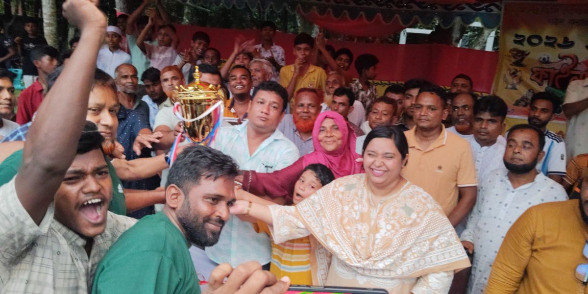 কামারখন্দে ইউনিয়ন পর্যায়ে ডিসি গোল্ডকাপ ফুটবল টুর্নামেন্টের ফাইনাল অনুষ্ঠিত..