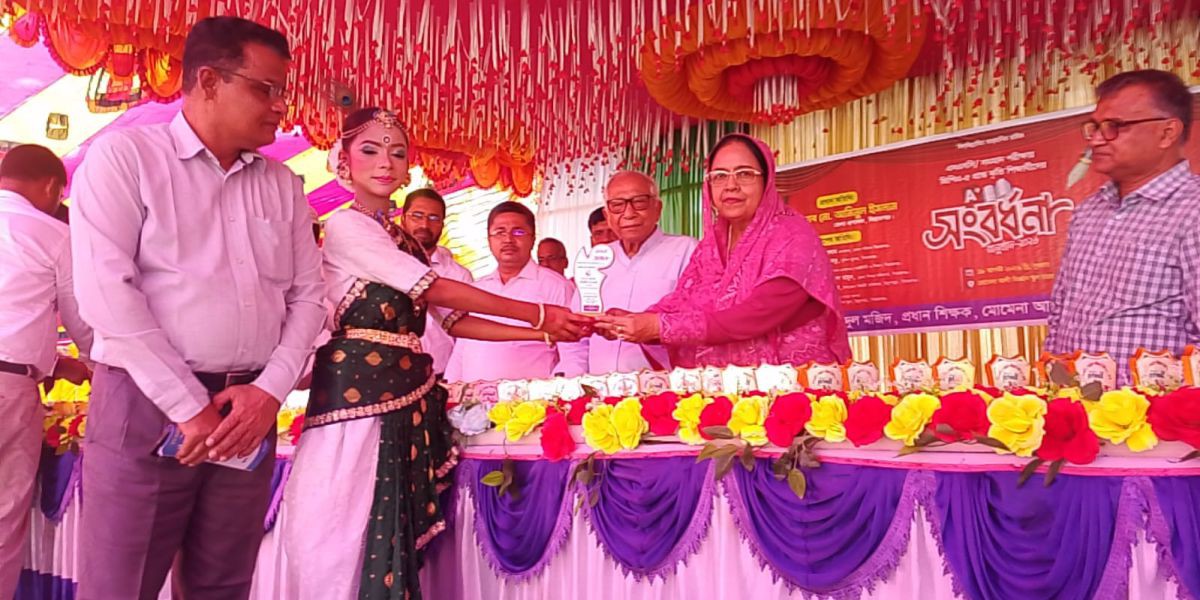 উল্লাপাড়ায় কৃতী শিক্ষার্থীদের সংবর্ধনা দিল সাবেক এমপি এম. আকবর আলী..
