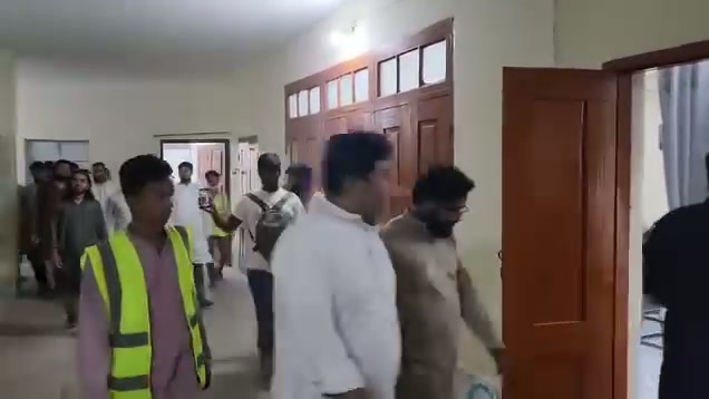 ⁣রাজশাহী বিশ্ববিদ্যালয় প্রেসক্লাবে এনসিপি প্রধান সারজিস আলমের আগমন