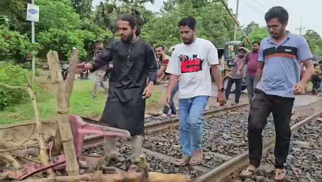 ⁣রাজশাহী অবরোধ প্রত্যাহার, সারাদেশের সাথে রেল যোগাযোগ সচল
