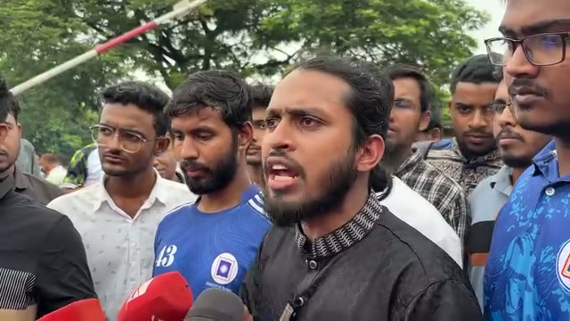 ⁣শিক্ষার্থীদের ৪ দফা দাবিতে রেল অবরোধ, রাজশাহীর সাথে সারাদেশের যোগাযোগ বন্ধ