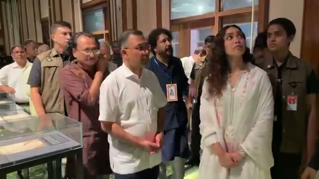 ⁣৫ই আগস্ট, ২৬: প্রধানমন্ত্রী তারিক রহমান ও বিশিষ্টজনেরা জুলাই বিপ্লব স্মৃতি জাদুঘর পরিদর্শনে।