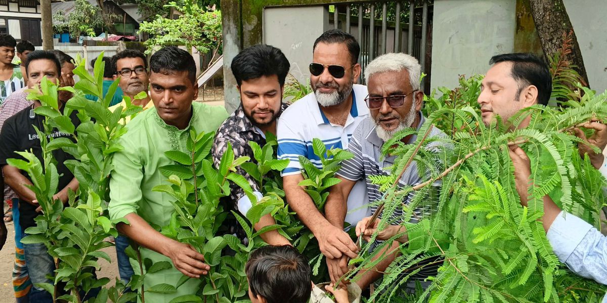 প্রধানমন্ত্রীর বৃক্ষরোপণ কর্মসূচিতে সোনারগাঁয়ে শিক্ষার্থীদের মাঝে গাছের চারা বিতরণ..
