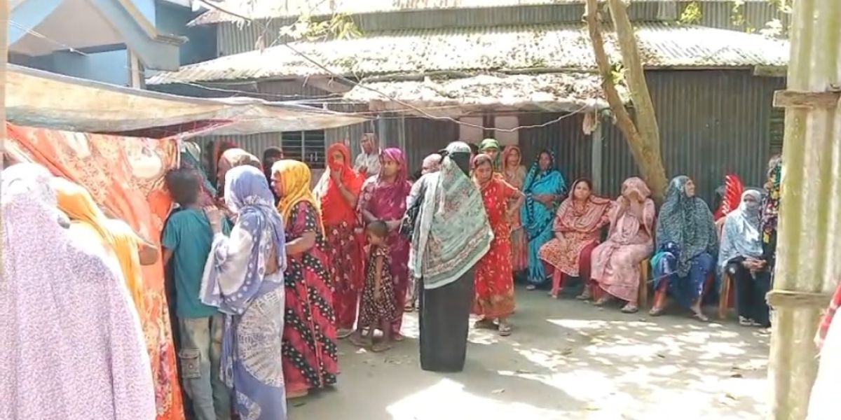 বোয়ালমারীতে গৃহবধূর ঝুলন্ত মরদেহ উদ্ধার