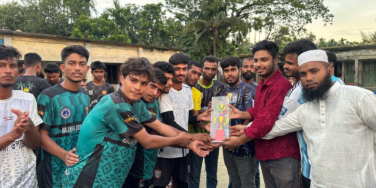 তারাকান্দায় জাতীয় যুবশক্তির উদ্যোগে প্রীতি ফুটবল ম্যাচ ও বৃক্ষরোপণ কর্মসূচি অনুষ্ঠিত..