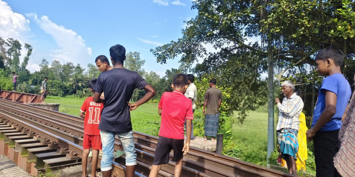 কামারখন্দে একতা এক্সপ্রেস ট্রেনে কাটা পড়ে অজ্ঞাত ব্যক্তি নিহত..