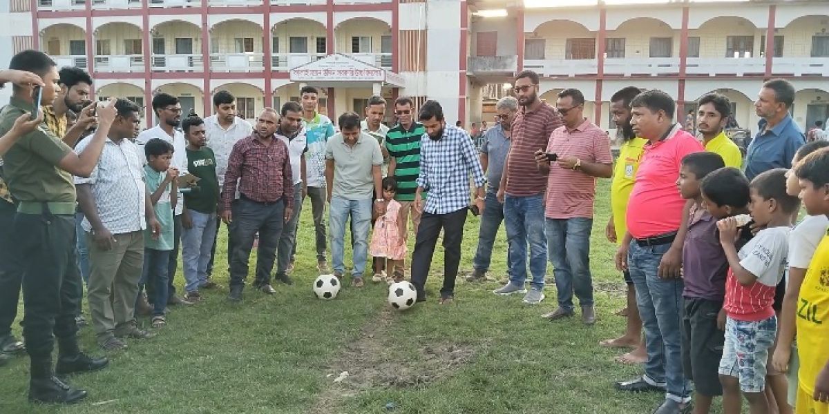কালাইয়ে কৃষকদের নিয়ে প্রীতি ফুটবল ম্যাচ
