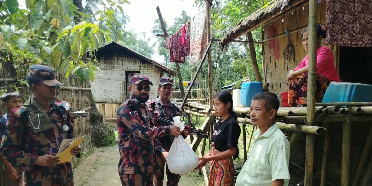 আলীকদমের মদক সীমান্তে ডায়রিয়া আক্রান্তদের মাঝে ৫৭ বিজিবির বিনামূল্যে চিকিৎসা ও খাদ্য বিতরণ..