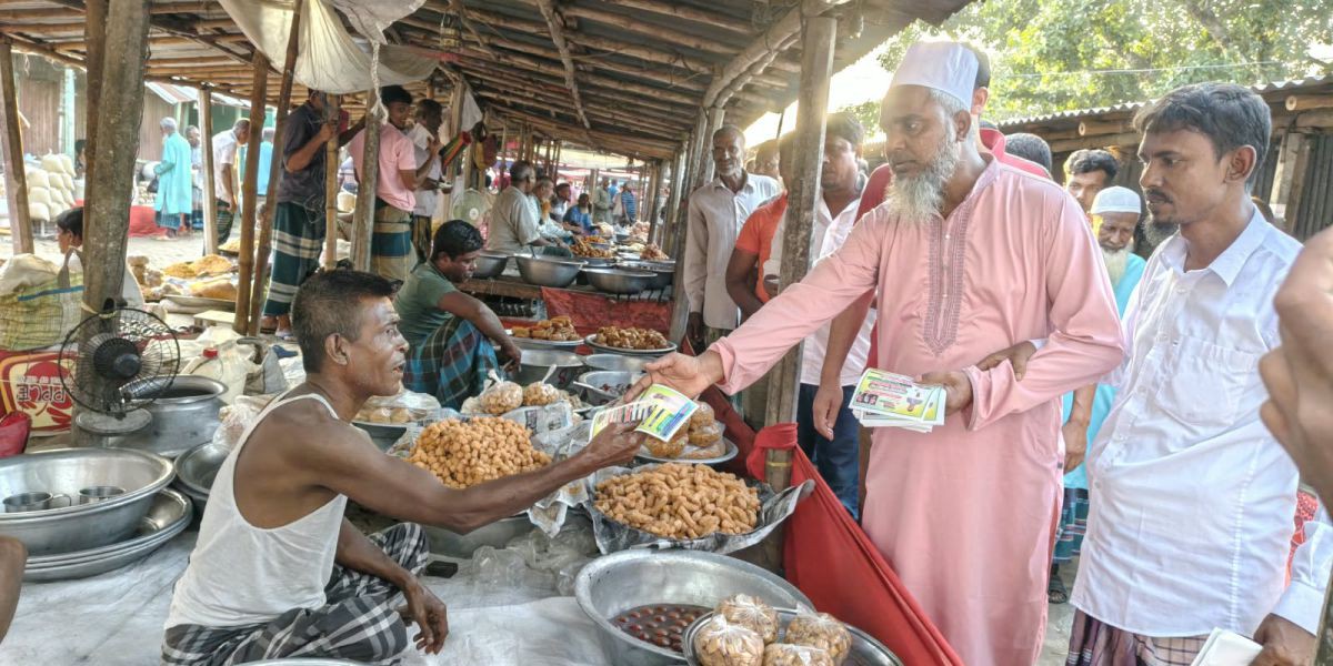 কালাইয়ে ইউপি চেয়ারম্যান প্রার্থী সাজ্জাদুল হকের জনসংযোগ ও লিফলেট বিতরণ..