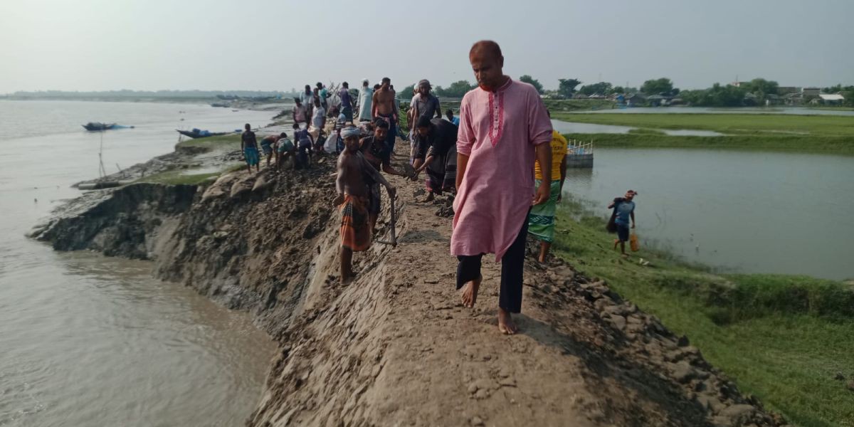 আশাশুনির খোলপেটুয়ার তীব্র স্রোতে ভাঙল বেড়িবাঁধ, ঝুঁকিতে কয়েক গ্রাম..