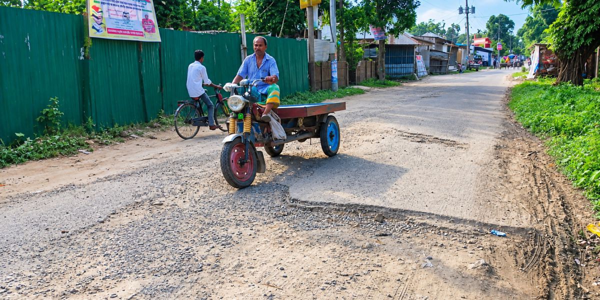 রুহিয়া-রামনাথ হাট সড়ক খানাখন্দে ভরা, দ্রুত সংস্কারের দাবি..