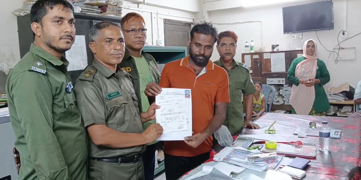 দীর্ঘ প্রতীক্ষার পর সুন্দরবন উন্মুক্ত, বৈরী আবহাওয়ায় বাধাগ্রস্ত পর্যটক ও জেলেদের যাত্রা..