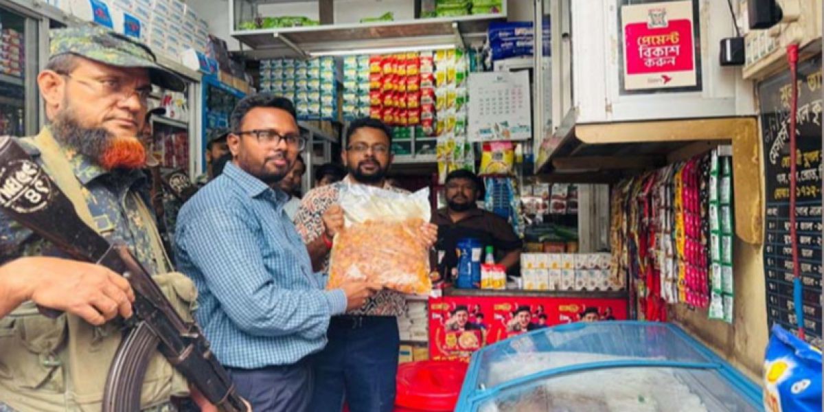 ভোক্তা অধিদপ্তরের অভিযানে তিন দোকানিকে ২৮ হাজার টাকা জরিমানা..