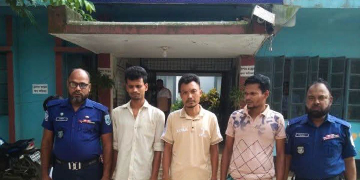 চিরিরবন্দরে স্বর্ণালংকার চুরি মামলায় ৩ জন গ্রেপ্তার, স্বর্ণের টুকরো উদ্ধার।..