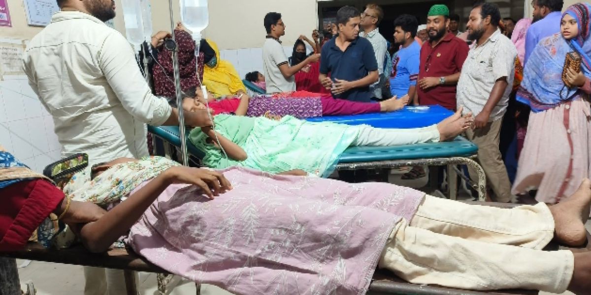 আমতলীতে সহপাঠীর নিকট থেকে আখরোট খেয়ে সাতজন ছাত্রী গুরুতর  অসুস্থ হাসপাতালে ভর্তি ..