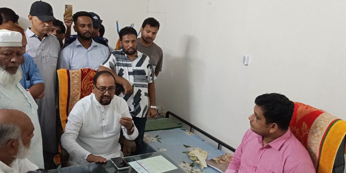 রাজাপুরে সাবরেজিস্ট্রার অফিস ও হাসপাতালে এমপির আকস্মিক পরিদর্শন..