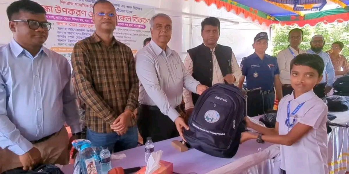 রামপাল তাপবিদ্যুৎ কেন্দ্রের উদ্যোগে মোংলায় ৩৮১ শিক্ষার্থীর মাঝে শিক্ষা উপকরণ ও বাইসাইকেল বিতরণ..
