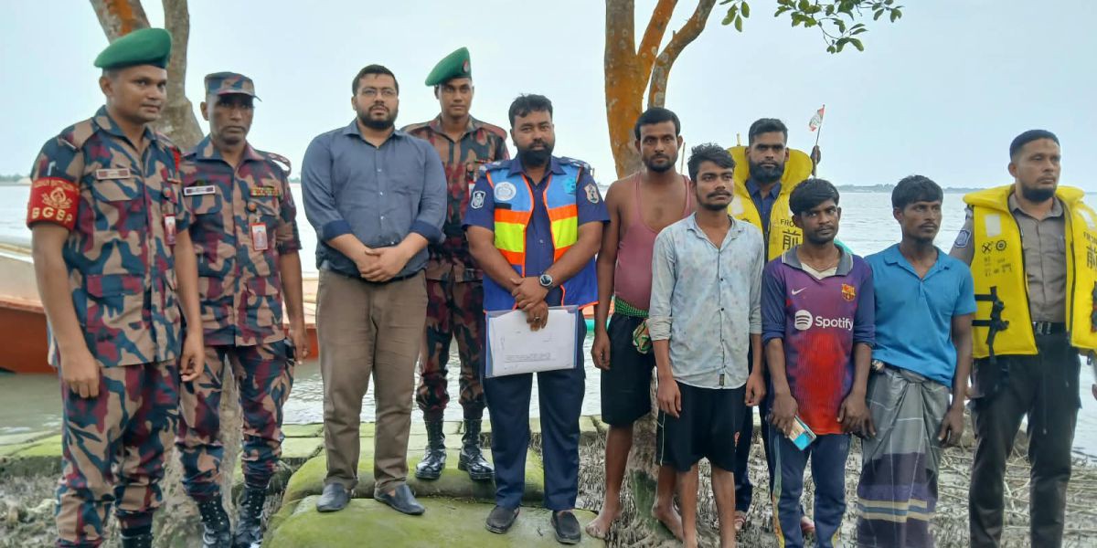 খোলপেটুয়া নদী থেকে অবৈধ বালু উত্তোলনের দায়ে ৫০ হাজার টাকা জরিমানা ..