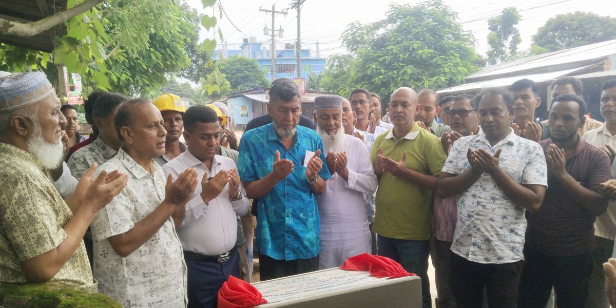 পীরগঞ্জ পৌর শহরে ১০ কোটি ৬৬ লাখ টাকায় ৭ কিলোমিটার সড়ক উন্নয়ন কাজের উদ্বোধন..