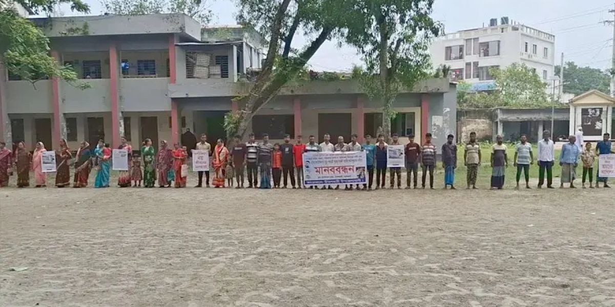 বাগেরহাটে মোবাইলের আলোয় অপারেশন: প্রসূতির জরায়ু-মূত্রথলি কাটার অভিযোগ ও বিচার দাবিতে মানববন্ধন..