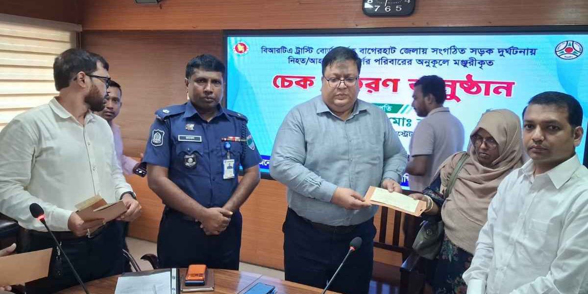 বাগেরহাটে সড়ক দুর্ঘটনায় ক্ষতিগ্রস্ত ২৭টি পরিবার পেল ১ কোটি ৩১ লাখ টাকার আর্থিক সহায়তা..